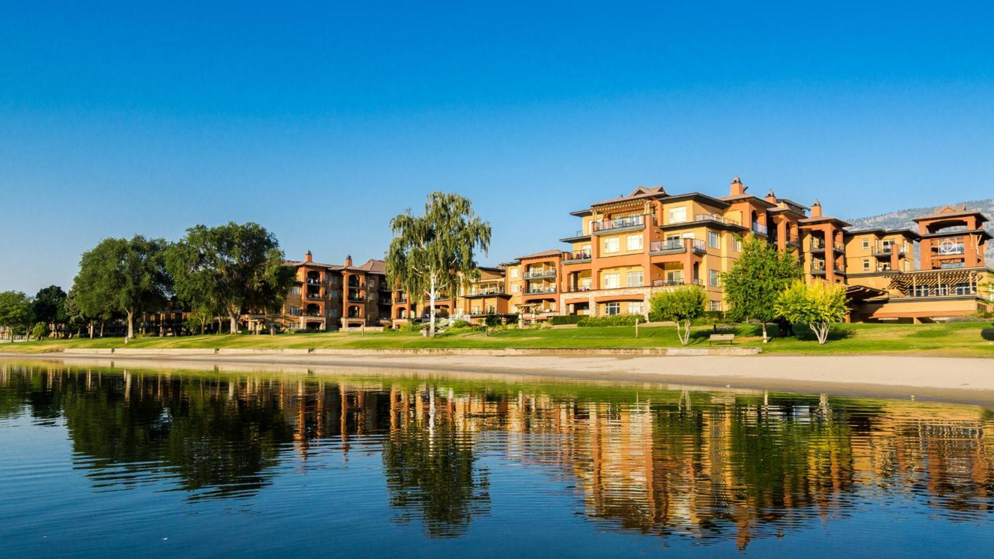 Watermark Beach Resort Osoyoos Exteriör bild